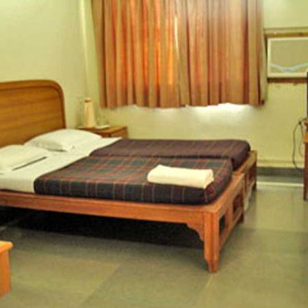 Meru Hotel Pune Exterior foto
